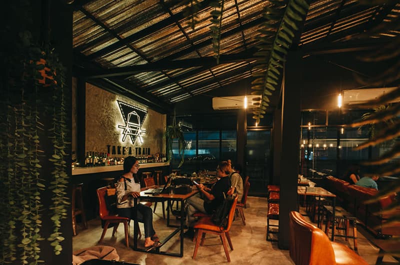 ร้าน TAKE A TRAIN Rooftop Bar&Restaurant