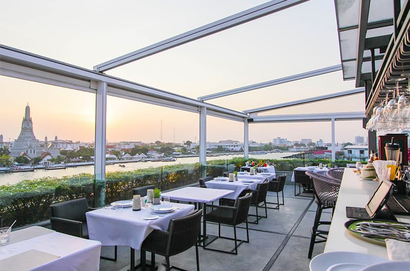 ร้าน Above Riva Rooftop Bar & Restaurant
