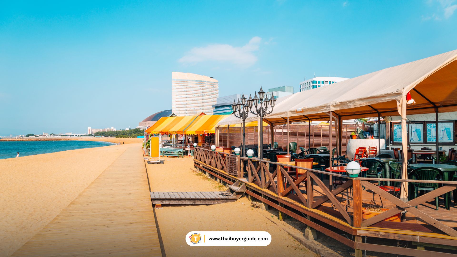 Momochi Seaside Park