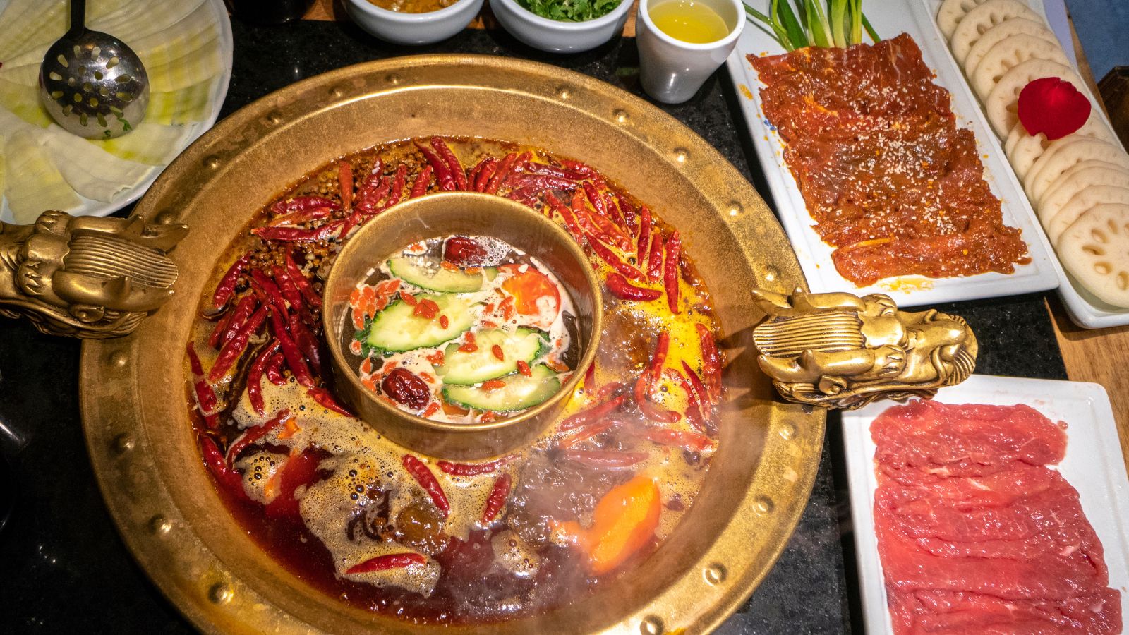 หม้อไฟเสฉวน (Sichuan Hotpot)