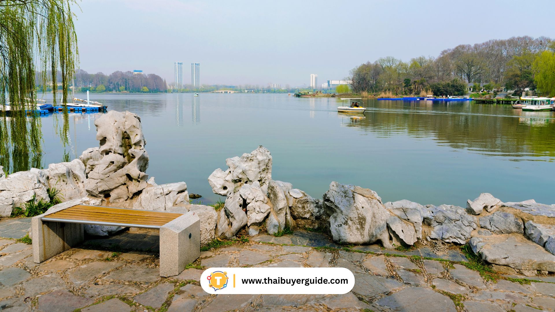 ทะเลสาบเสวียนหวู่ (Xuanwu Lake)