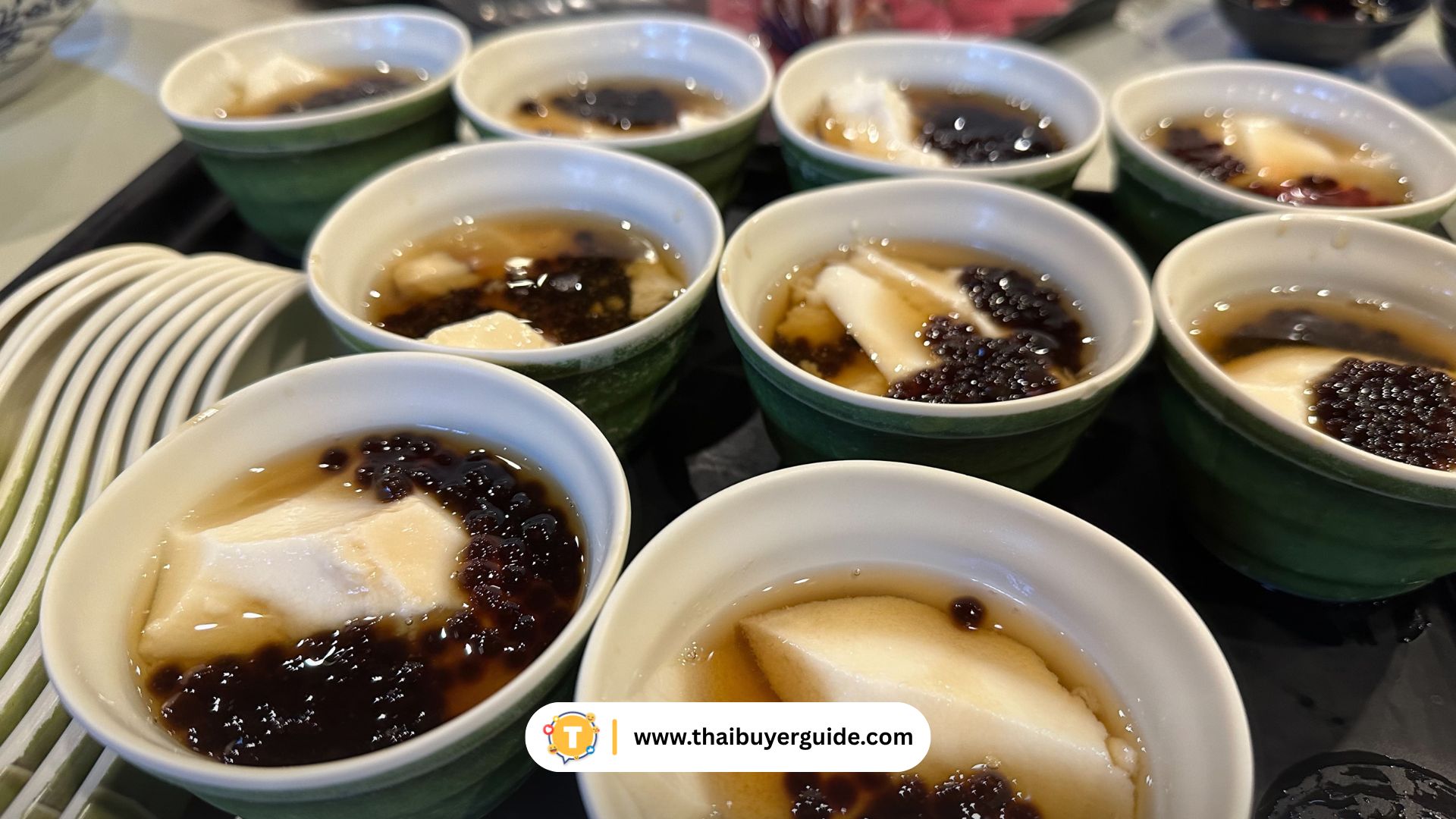 豆花 (Douhua) — เต้าหู้นิ่มกินคู่พริกหรือน้ำตาลแล้วแต่สไตล์