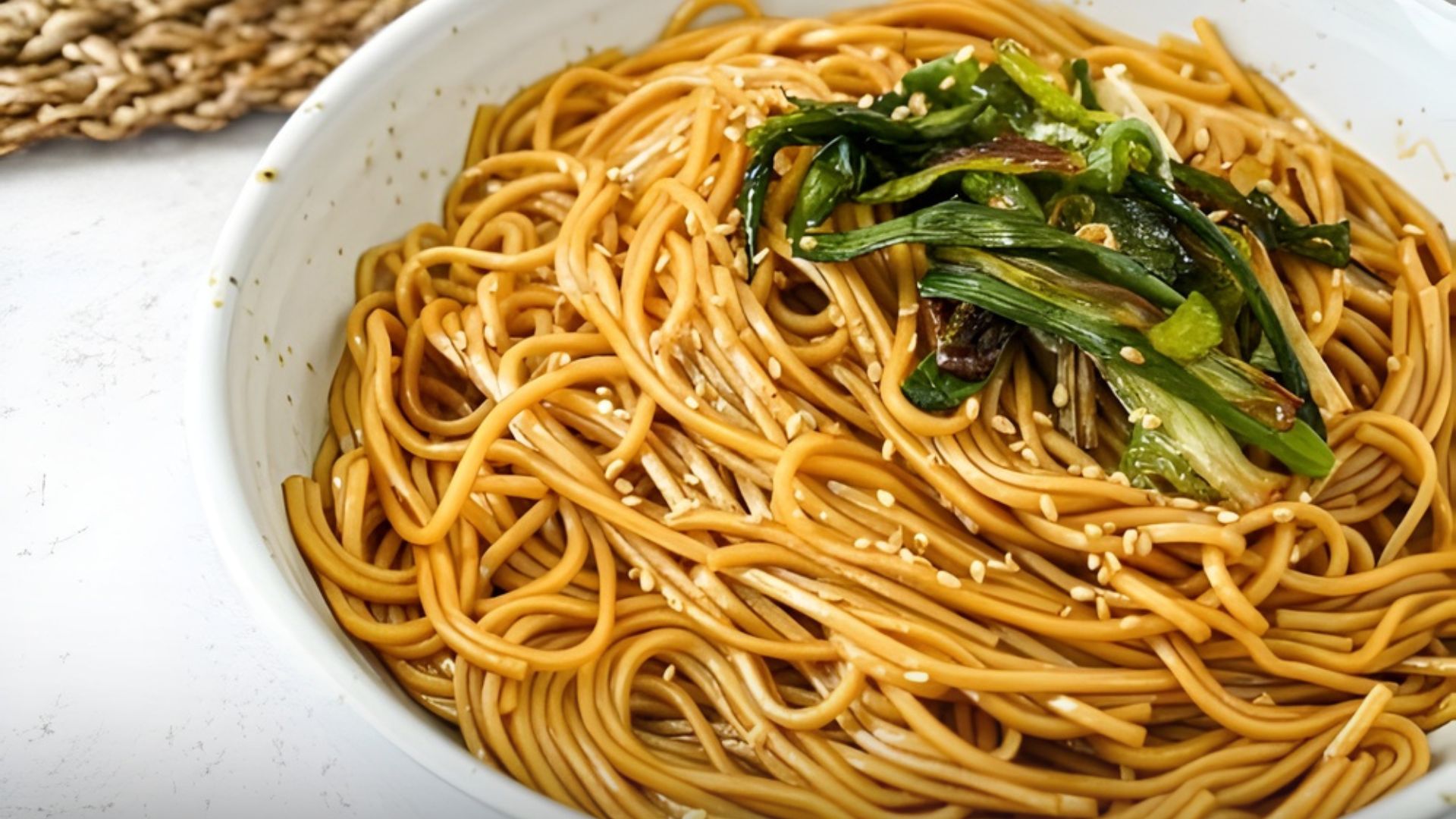 葱油拌面 Scallion Oil Noodles – บะหมี่น้ำมันต้นหอม