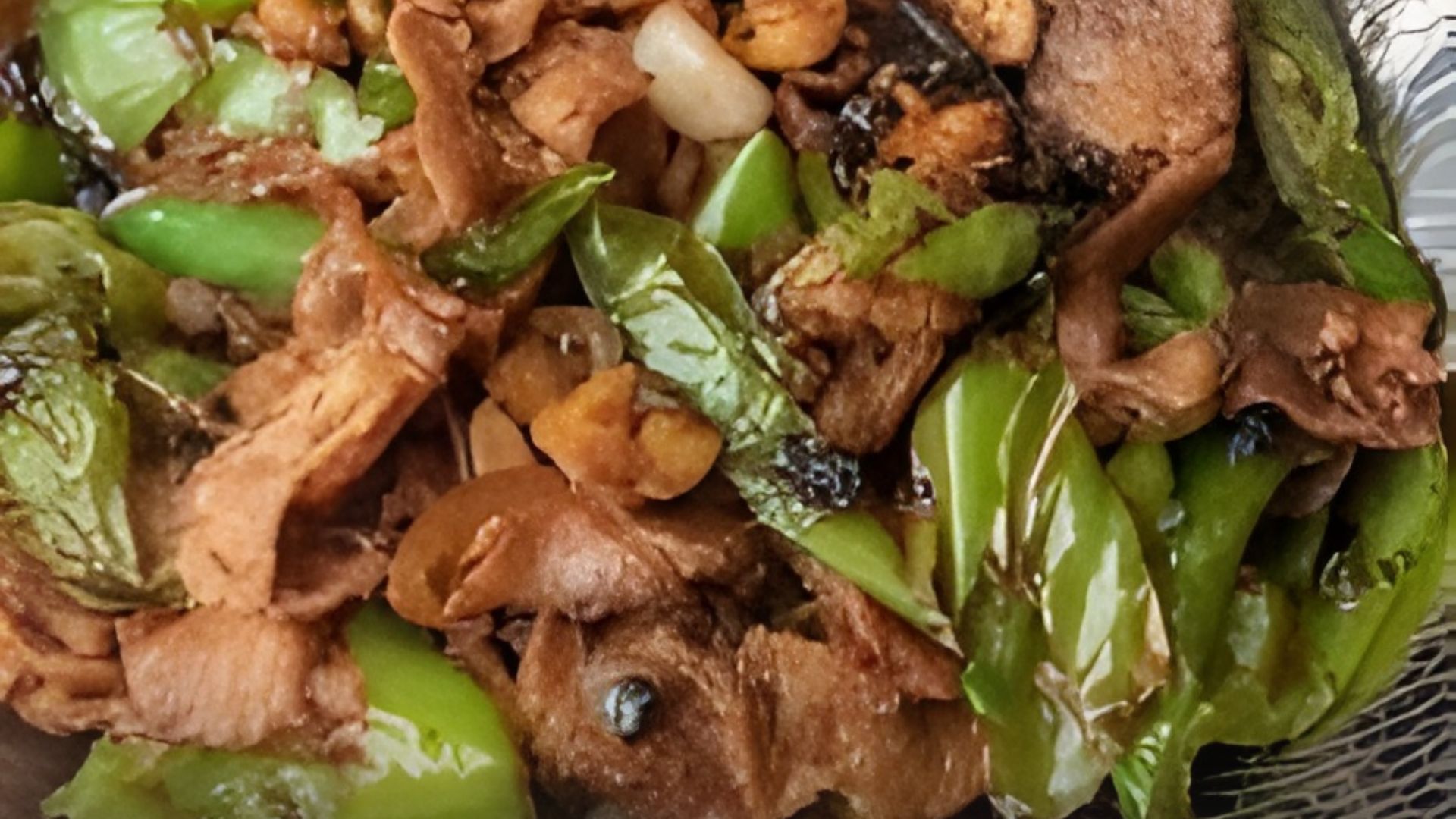 หมูเส้นผัดพริกดอง (腌鲜辣椒肉丝)