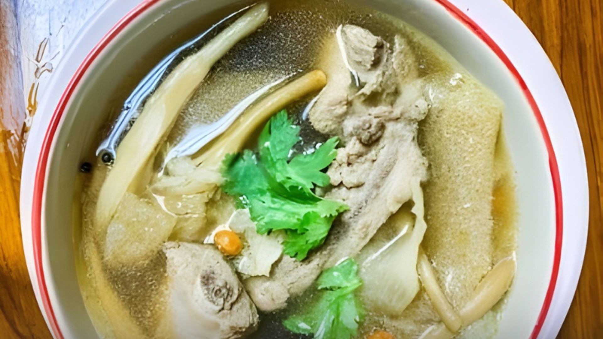 ซุปไผ่ไก่ (竹笋炖鸡) – ความหวานธรรมชาติจากไผ่อ่อน