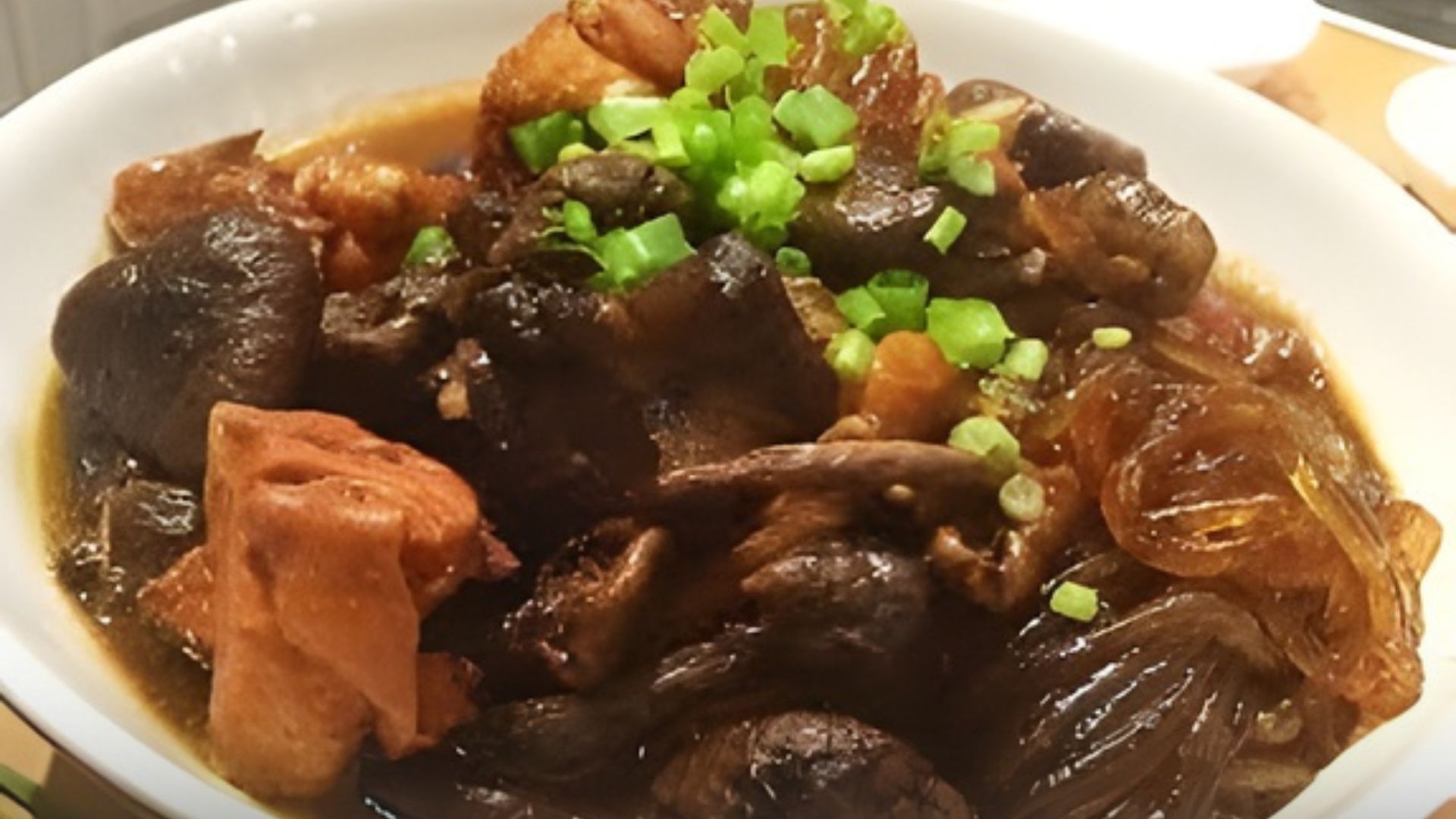 小鸡炖蘑菇 (Chicken Stew with Mushrooms)