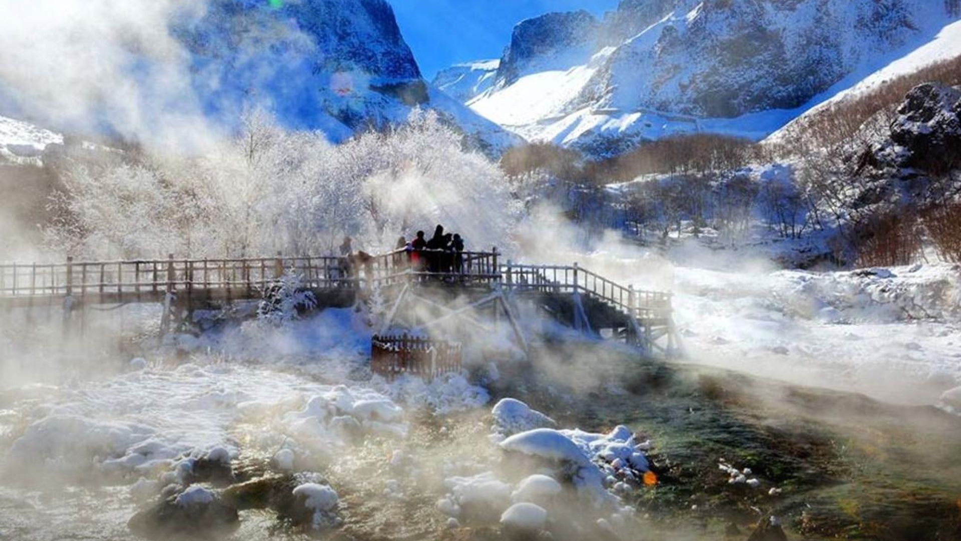 น้ำพุร้อนภูเขาไฟ (Volcanic Hot Springs)