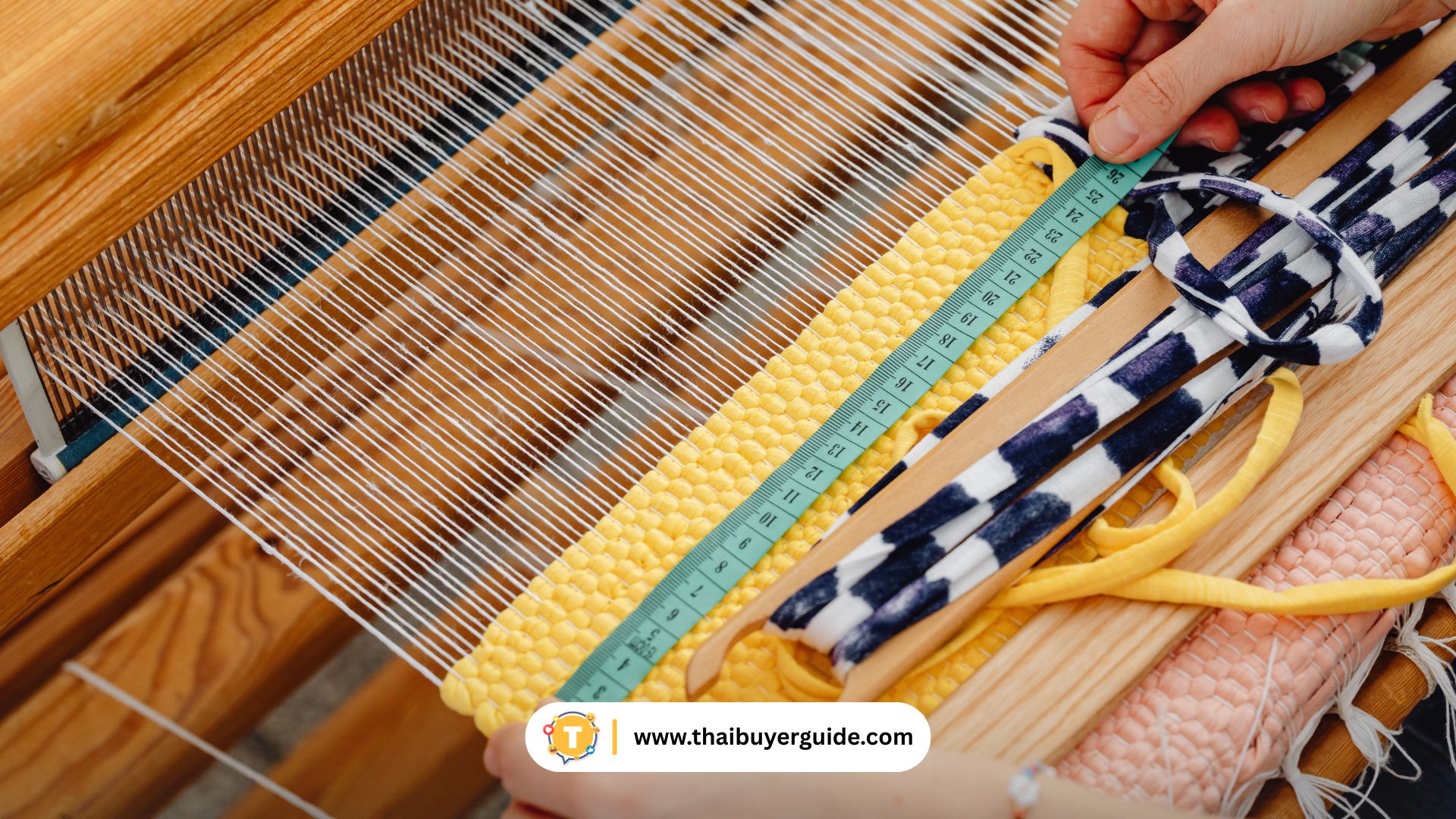 งานหัตถกรรมแมนจู เช่น ผ้าปัก หมวกขน