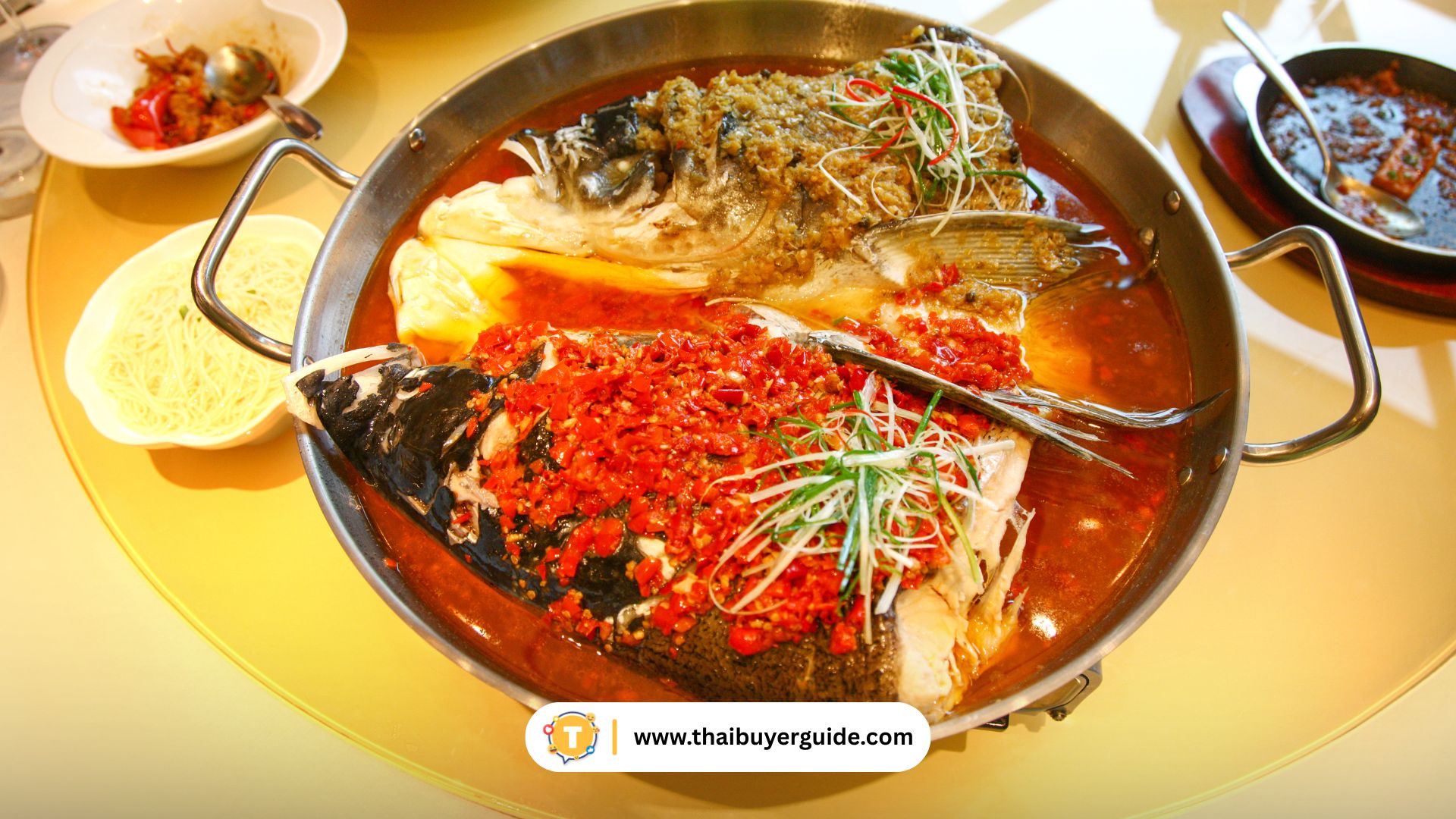 剁椒鱼头 (Duojiao Fish Head)