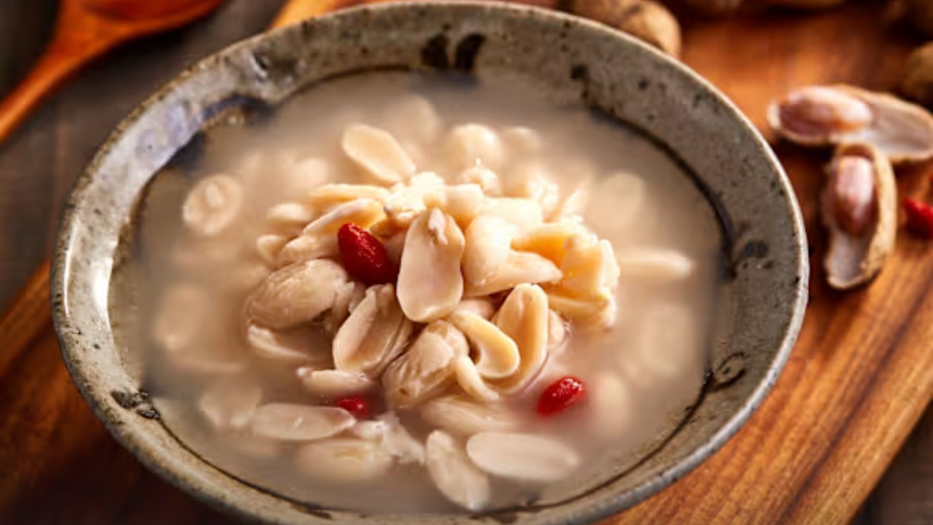 花生汤 (Peanut Soup)